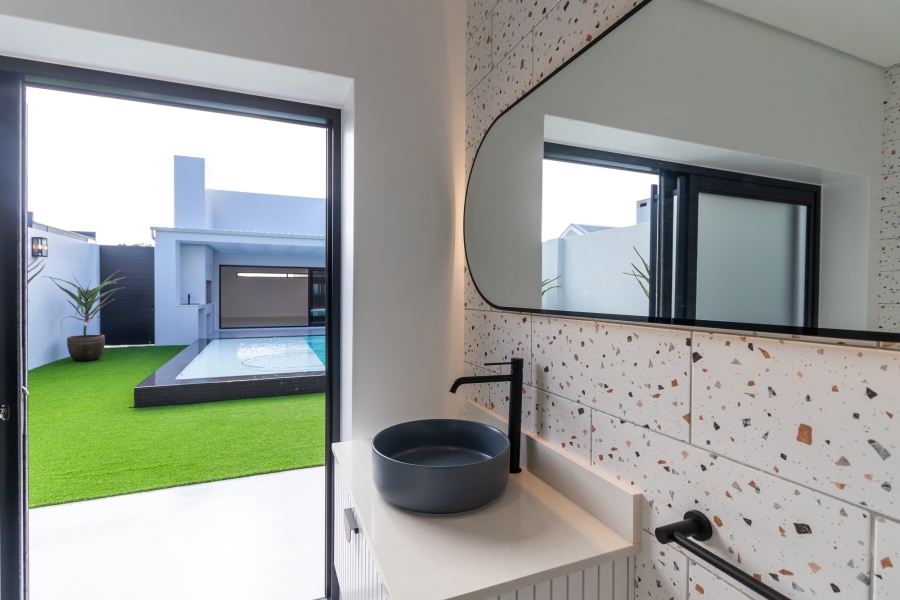 6 Bedroom Property for Sale in Yzerfontein Western Cape